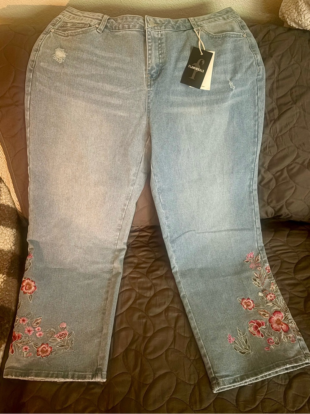 Flamingals Women’s Embroidered  Jeans Light Wash, 2XL NWT